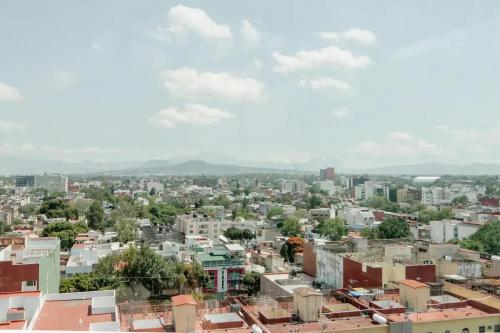 Pemandangan umum bagi Mexico City atau pemandangan bandar yang diambil dari asrama