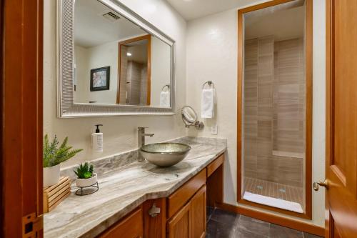 Bilik mandi di Sonoma Coast Villa