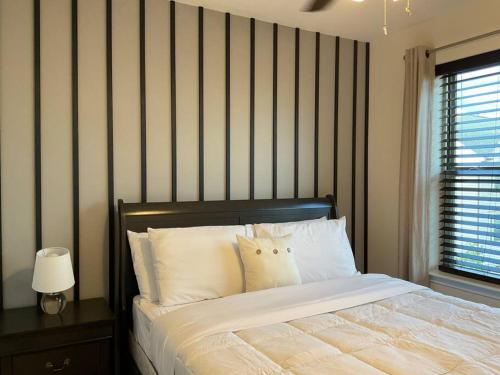 Ένα ή περισσότερα κρεβάτια σε δωμάτιο στο Modern Style Townhouse in Fort Meade - Baltimore