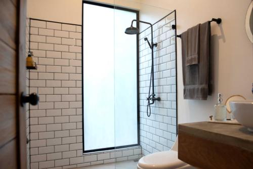 a bathroom with a shower with a glass door at La Prometida in Puerto Viejo