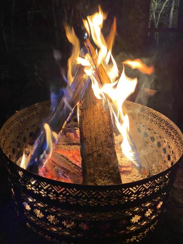 a fire in a pot with flames in it at カナリアンホテル in Tateshina