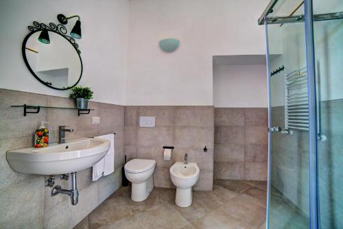 Un baño de Donna Elena