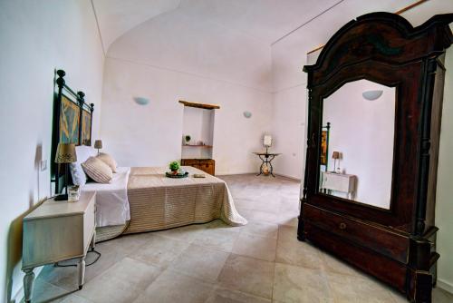 Una cama o camas en una habitación de Donna Elena