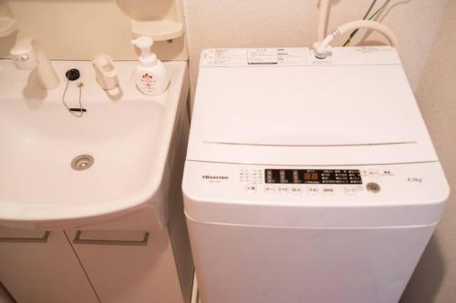 Gambar di galeri bagi 新宿一站5分钟-302-餐馆购物街-安静品质公寓-直达皇居秋叶原 di Tokyo