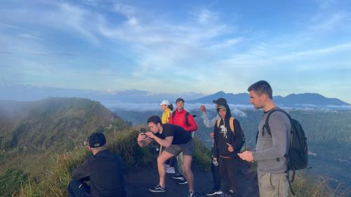 a group of people standing on top of a mountain at Mount Batur Homestay in Kubupenlokan
