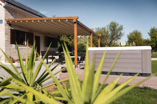 Mini Villa Marta BBQ Jacuzzi Lawn Wifi Parking