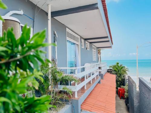 a balcony of a house with the ocean in the background at Dom Aquino Hotel e Gastronomia in Natal