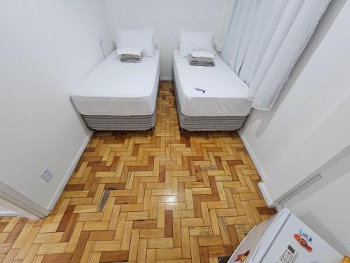 Ένα ή περισσότερα κρεβάτια σε δωμάτιο στο Quarto Privativo em Condominio