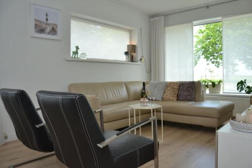 Posezení v ubytování Gezellig - Lichtrijk - Modern - Guest House