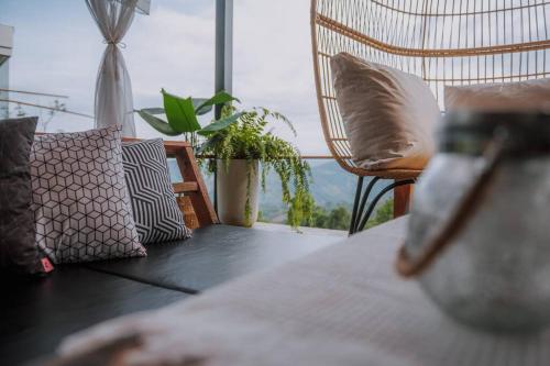 Χώρος καθιστικού στο Wooden House Best View Adara One Doi Sakad, Nan