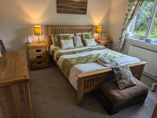 Una cama o camas en una habitación de Doonhill in Portpatrick