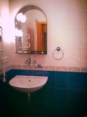 a bathroom with a sink and a mirror at Complex Druzhba in Uzhhorod