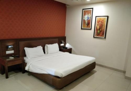 Postel nebo postele na pokoji v ubytování Hotel Matrix Inn Chakan
