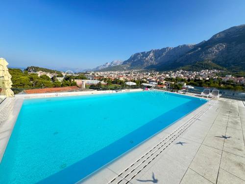Luxury sea view apartment Makarska with pool