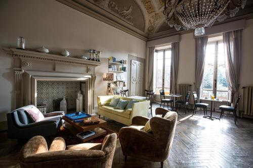 a living room filled with furniture and a fire place at AdAstra Suites in Florence