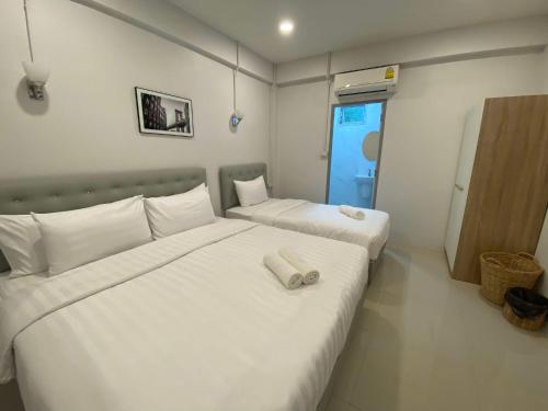Postel nebo postele na pokoji v ubytování TWOHOME Near Nimman