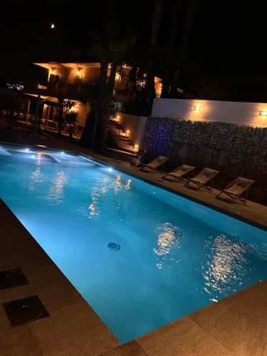 Piscina di LUXURY VILLA Vittorianna Etna- Taormina & Seaview with Pool o nelle vicinanze