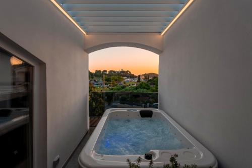 a hot tub in a room with a window at Apartment Vala Vrsar in Vrsar