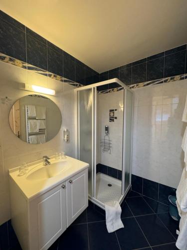 a bathroom with a sink and a shower at Le Schuss in Châtel