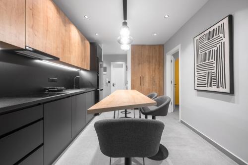 City Glow Apartment by Luxlikehome