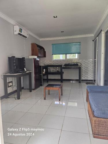 Кухня или мини-кухня в Rahayu homestay sekotong
