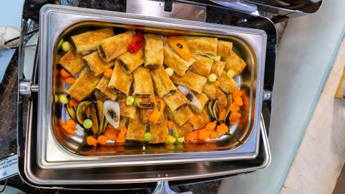 a tray of food on top of a stove at Jiwar Al Madina Hotel in Al Madinah