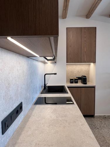 Dapur atau dapur kecil di Kaptara Premium Villa, Plunge Pool & Jacuzzis
