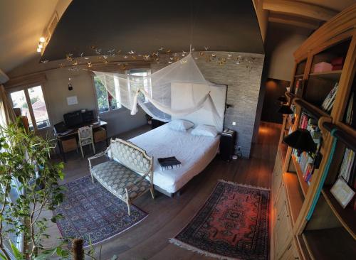 a bedroom with a bed with a mosquito net at Villa spacieuse, totalement adaptée aux normes PMR in Nice
