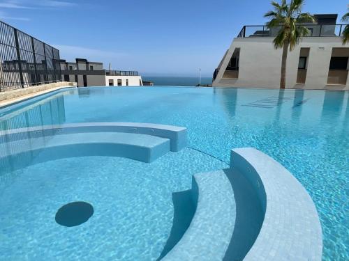 Bazén v ubytování Iconic Alluba Alicante luxury bay nebo v jeho okolí