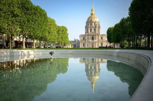 Beautiful central apartment near Eiffel Tower and Invalides