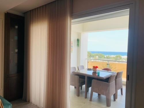a dining room with a table and chairs at Panorama Apartment Zone Touristique Haut Standing in Mahdia