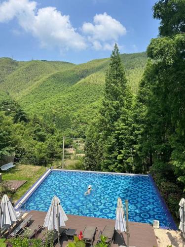 Bazén v ubytování Moganshan Arcadia Resorts nebo v jeho okolí