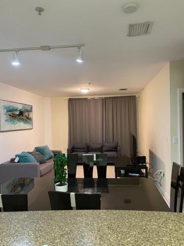 Χώρος καθιστικού στο Private bedroom in Miami - Coral Gables 601