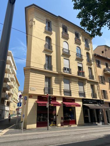 Spacieux appartement climatisé centre Nice