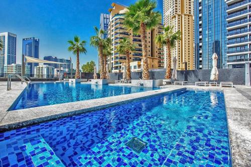 Fotografija u galeriji objekta Lovable Studio with Easy Beach Access at Sparkle Tower u Dubaiju