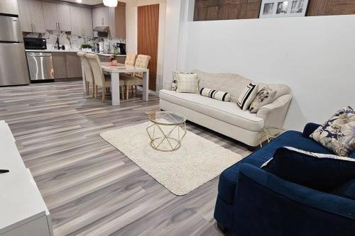 Dapur atau dapur kecil di Serenity&Luxury Redefined - A waterfront adventure