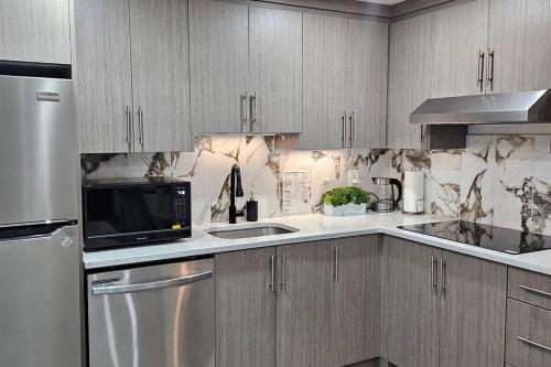 Dapur atau dapur kecil di Serenity&Luxury Redefined - A waterfront adventure