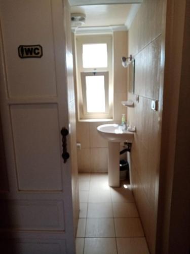 Salle de bains dans l'établissement Triomphe Hostel
