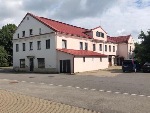 Budova, kde se penzion – hostinec nachází