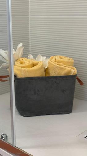 a black container filled with towels in a room at Bed & Breakfast Residenza Cuore in Udine