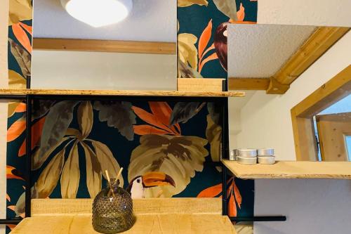 a room with a shelf with a vase on it at Appartement vue Montblanc 5mn piste2 in Les Trabets