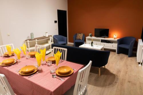 a dining room with a table with plates and napkins at Gîte touristique Vivaccueil Binche in Binche