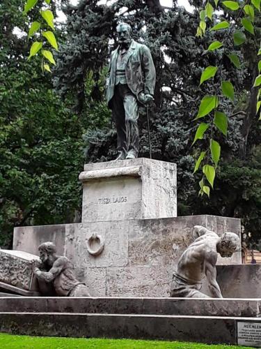 a statue of a man on top of a monument at Tomka Apartman in Szeged