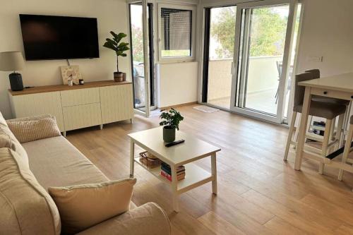 Apartment Maris - 1 Min to Beach & Sea View