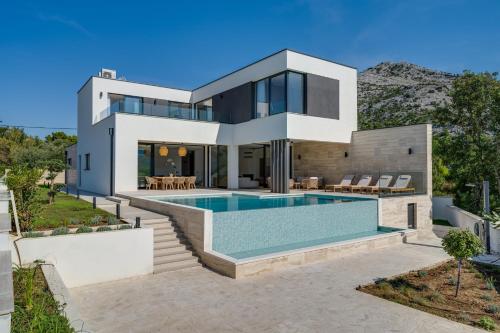 NEW Luxury villa I infinity pool