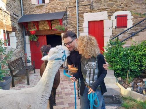 Mascotas con sus dueños en L'Escapade de JOS , chambres et table d'hôte