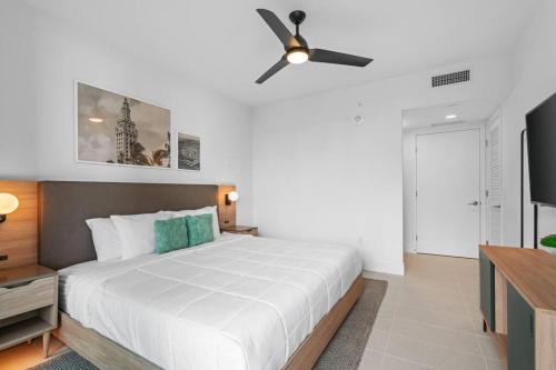 New Luxury Apartment at Downtown Miami photo 23
