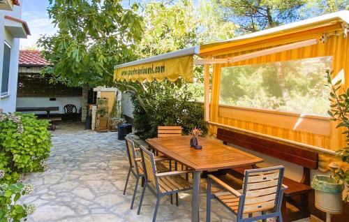 Stunning Apartment In Rogoznica With Wifi