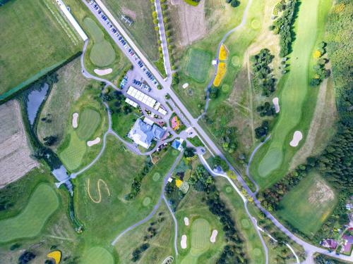 an overhead view of a park with a parking lot at Willa z jacuzzi na polu golfowym Sierra Golf Homessimo Stars in Gowino