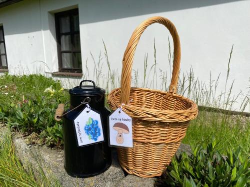 a wicker basket with a fire hydrant next to a fire hydrant at Chalupa U brouka in Nová Bystřice
